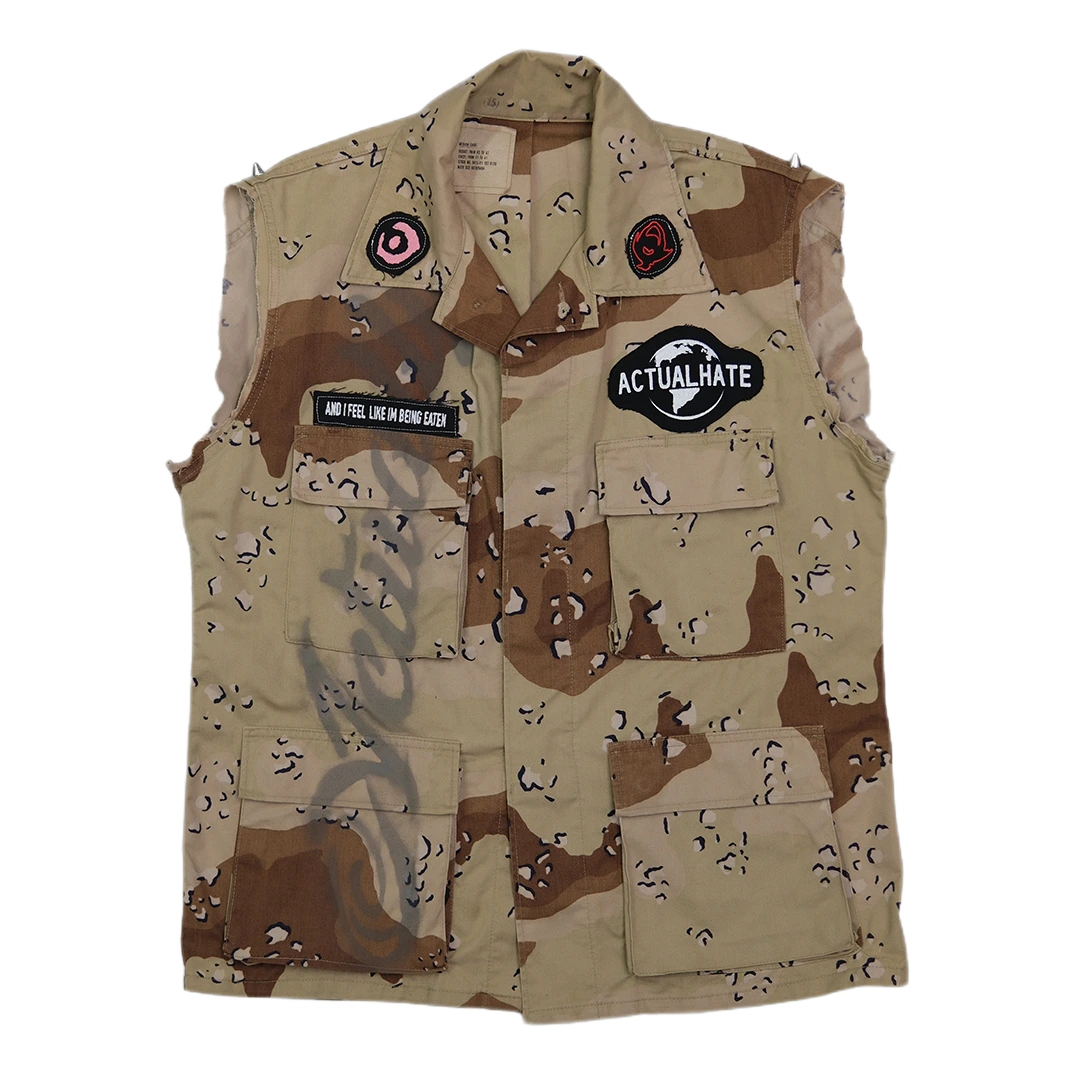 ‘UN-H8(ONE-OFF) – SLEEVELESS CAMO MILITARY JACKET – SIZE MEDIUM